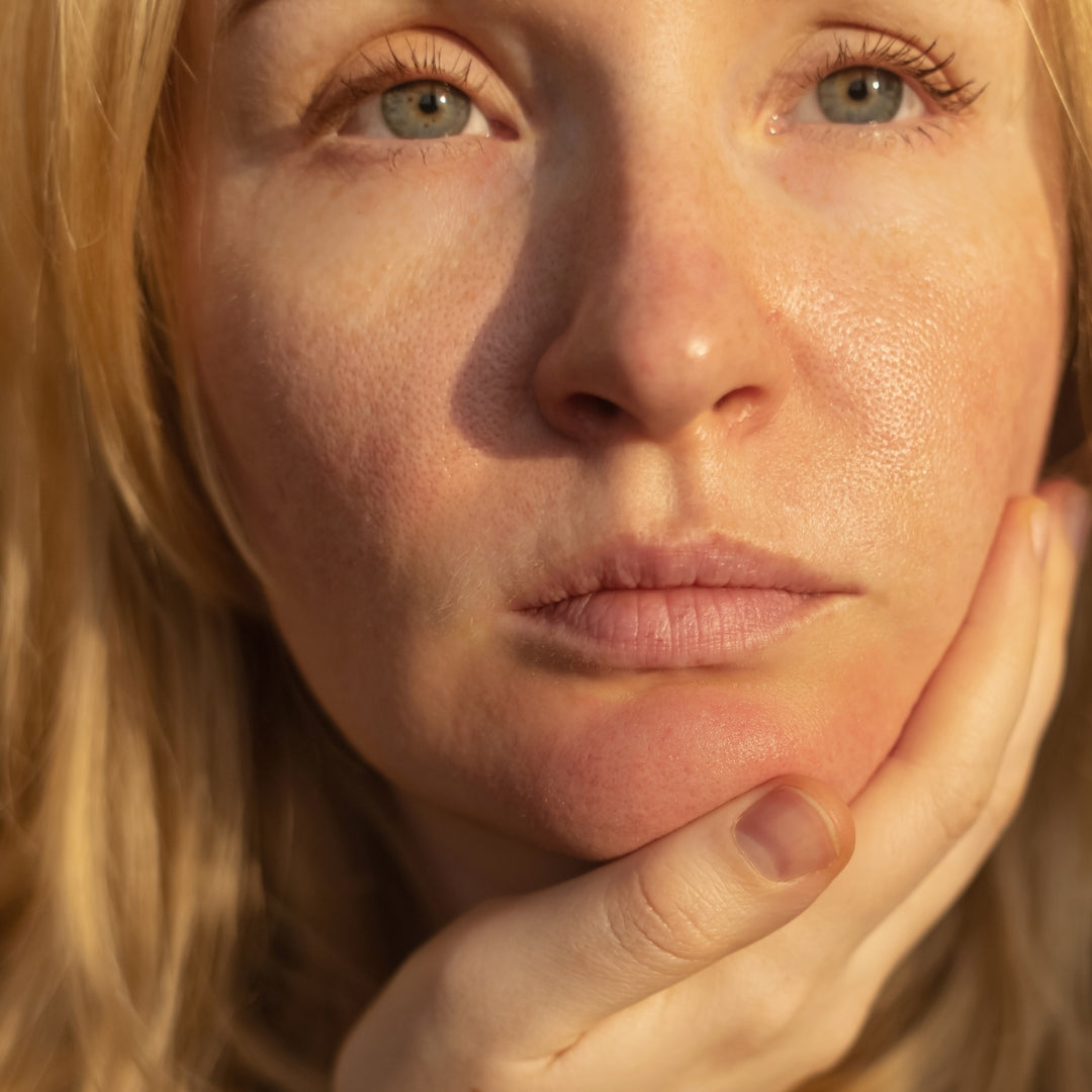 Best Cleanser for Oily Skin: The Right Way to Control Shine Without Stripping Your Skin