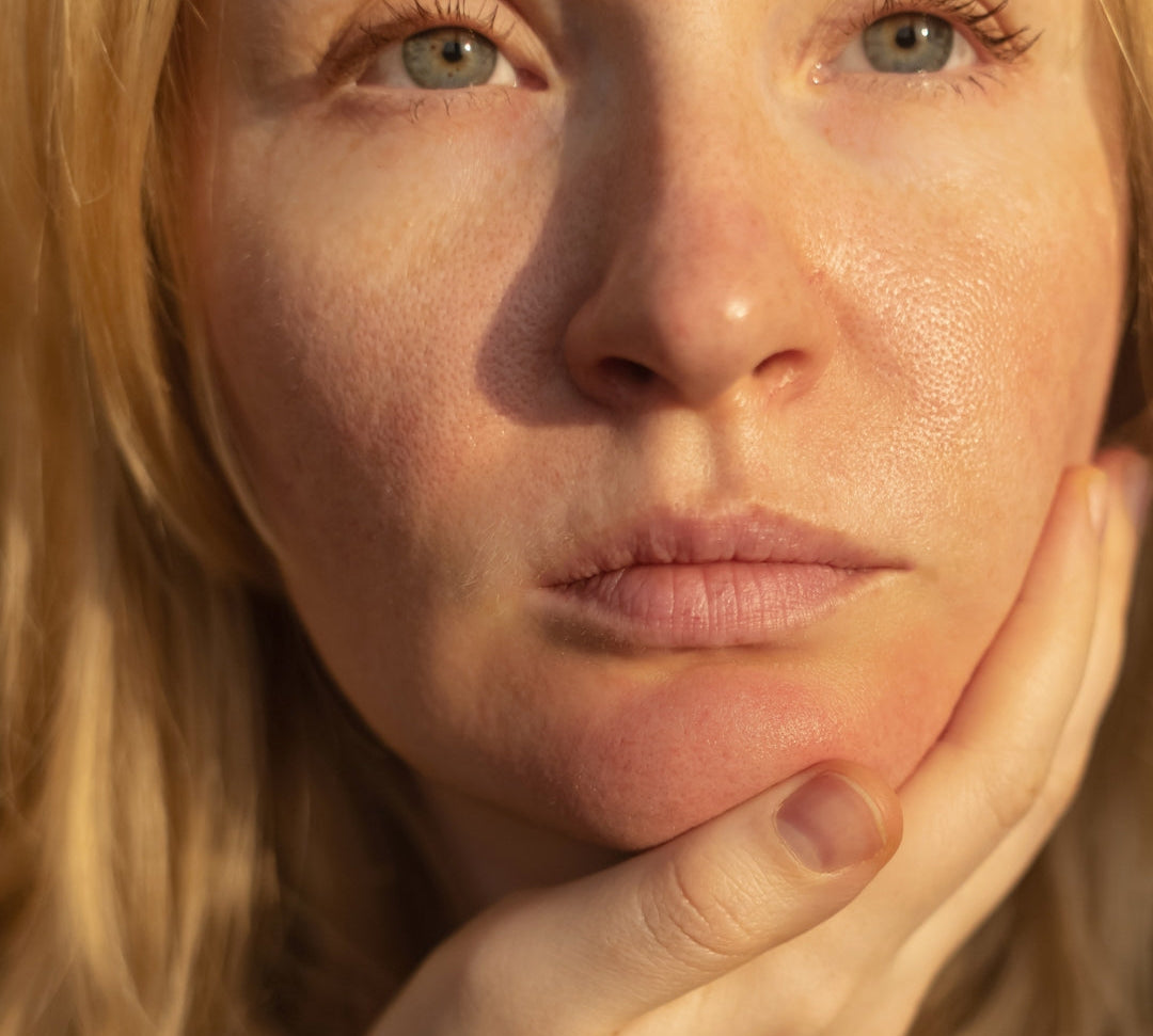 Best Cleanser for Oily Skin: The Right Way to Control Shine Without Stripping Your Skin